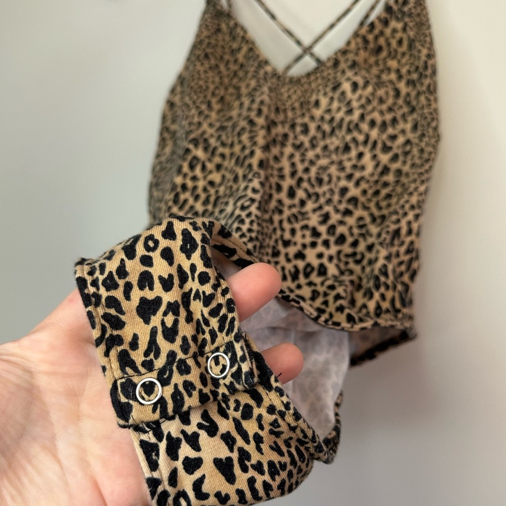 Forever 21 Leopard Print Criss-Cross Bodysuit (M) - Picture 3 of 4